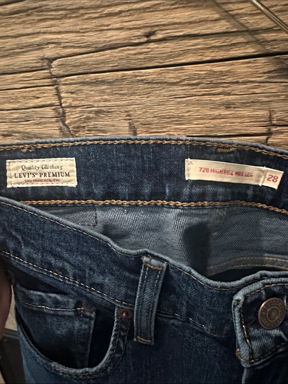 Levi’s Women’s High-Rise Wide Leg Jeans in Dark Blue - Picture 2 of 4